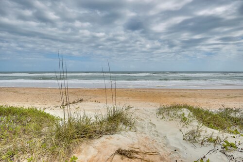 Cozy Ormond Beach Bungalow: Steps to the Sand