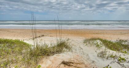 Cozy Ormond Beach Bungalow: Steps to the Sand
