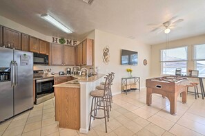 Microondas, horno, placa de cocina y lavavajillas