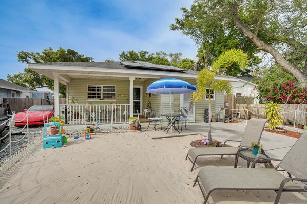 House (2 Bedrooms) | Interior - 5 Mi to Beach: Family-friendly Home in Clearwater! (Clearwater)