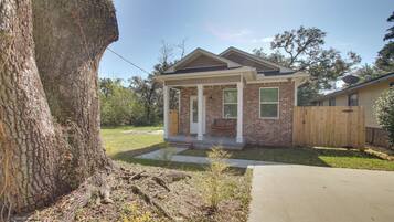 House (3 Bedrooms) | Front of property