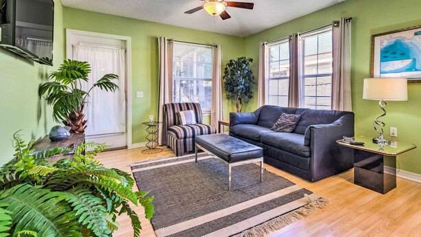A living room with a sofa, ottoman, and a ceiling fan. - Cute Pensacola Townhome ~ 9 Mi to Downtown! (Pensacola)