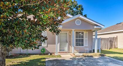 Cute Pensacola Townhome ~ 9 Mi to Downtown!