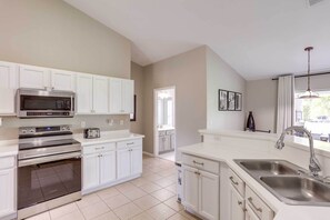 하우스 (3 Bedrooms) | 전용 주방 | 전자레인지, 오븐, 쿡탑, 식기 세척기