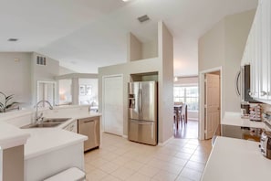 House (3 Bedrooms) | Private kitchen | Microwave, oven, stovetop, dishwasher