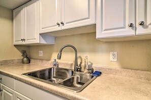 Apartment (1 Bedroom) | Interior - Cozy Indian Rocks Beach Condo - Steps to Beach! (Indian Rocks Beach)