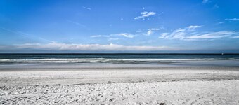 Cozy Indian Rocks Beach Condo - Steps to Beach!