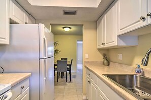 Apartment (1 Bedroom) | Interior - Cozy Indian Rocks Beach Condo - Steps to Beach! (Indian Rocks Beach)