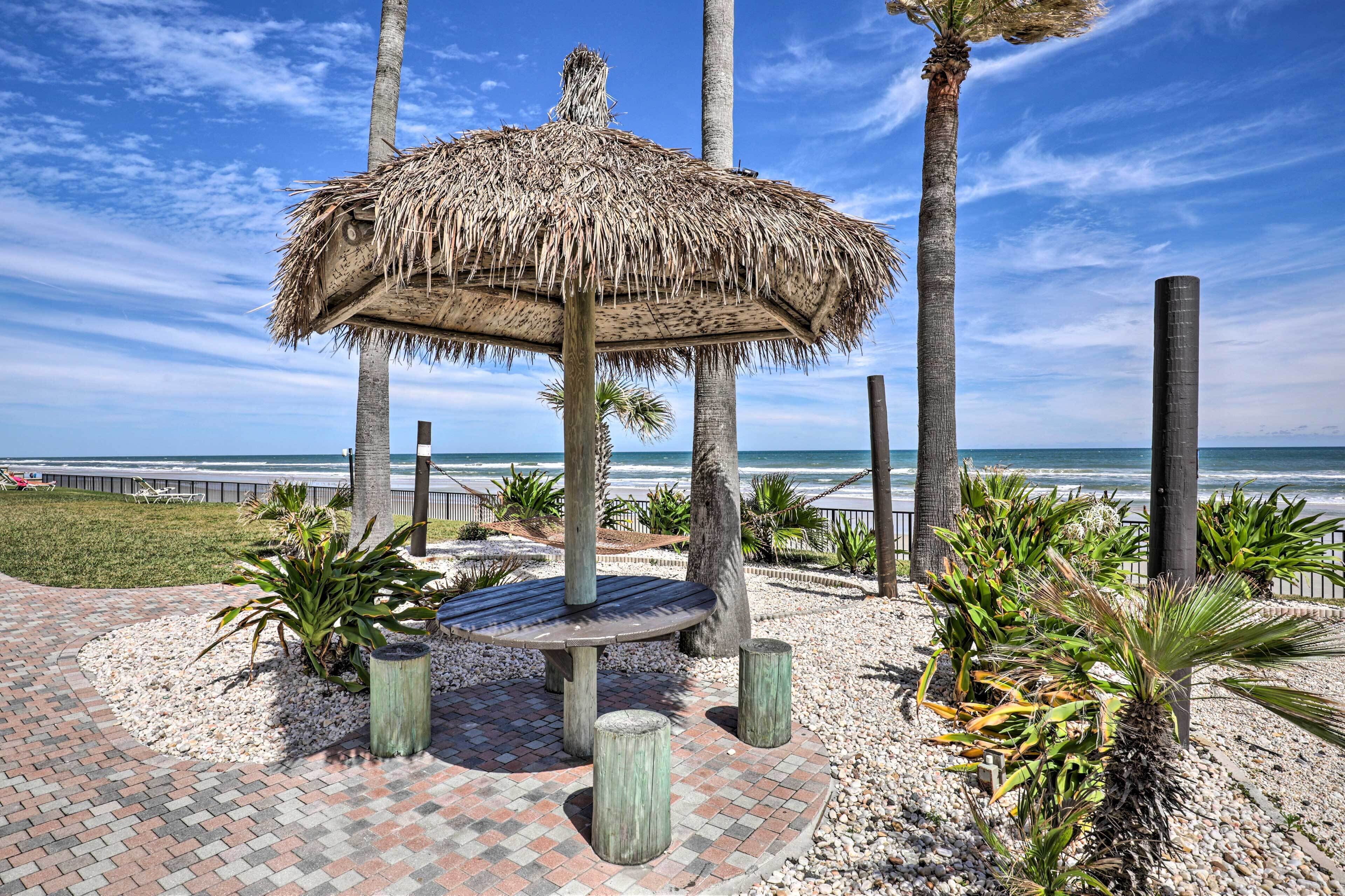 Cozy Beachfront Condo in Daytona Beach Shores!