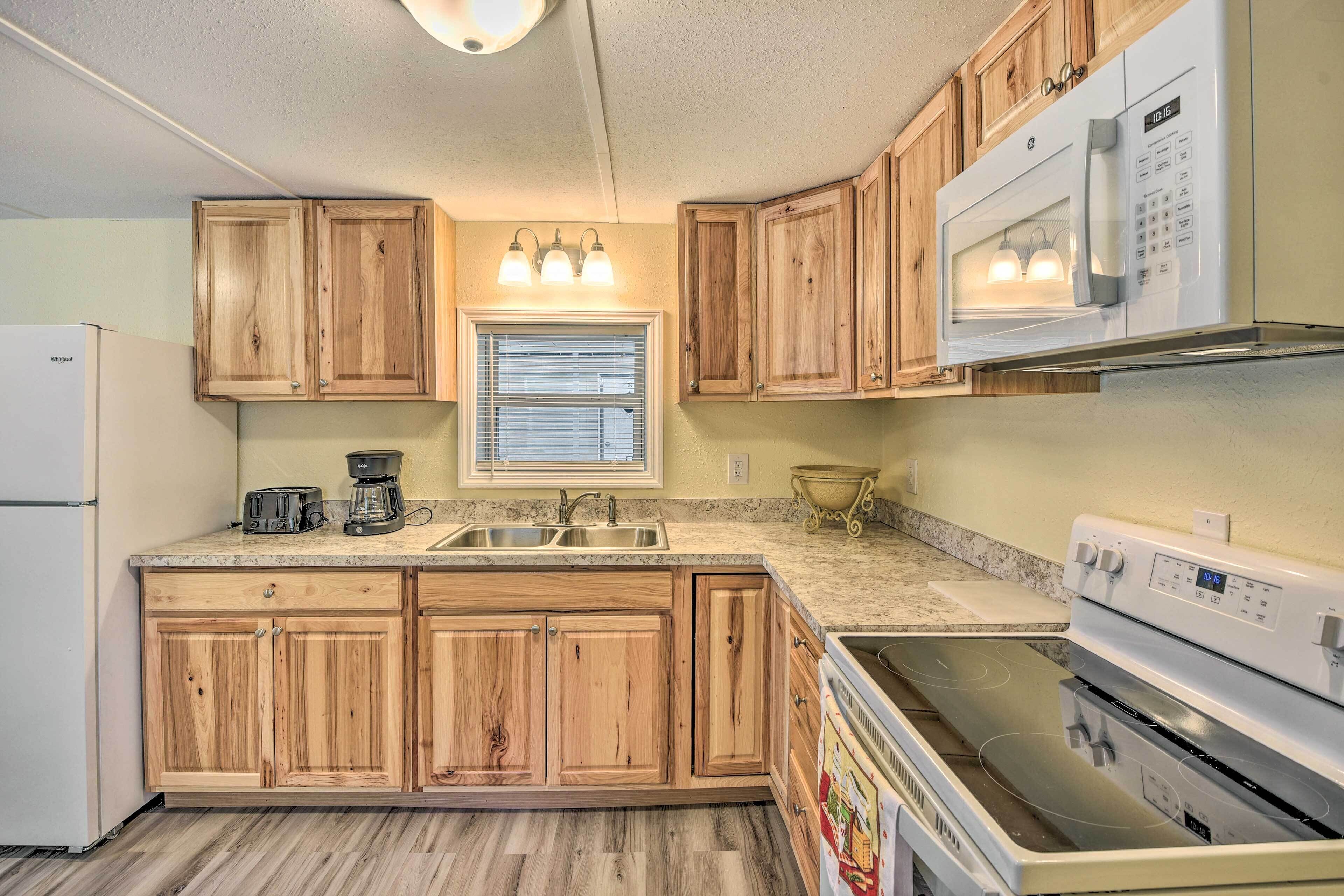 Daytona Beach Home < 4 Mi to Daytona Speedway!