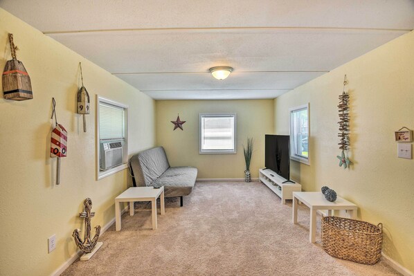 Interior - Daytona Beach Home ~ 4 Mi to Daytona Speedway (Daytona Beach)