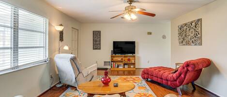 Huis (2 Bedrooms) | Woonruimte | Boeken