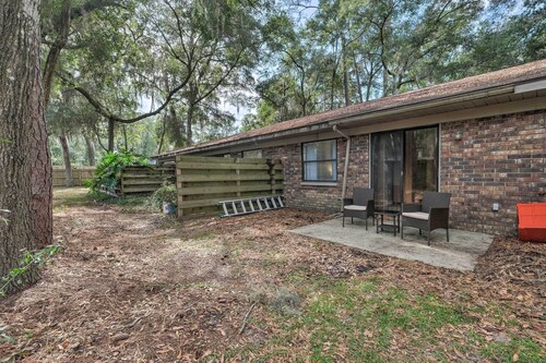 Cozy Condo ~ 5 Mi to University of Florida!