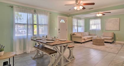 8 Mi to Beach: Family-friendly, Pastel Gem!