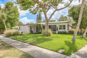 House (3 Bedrooms) | Interior - Pet-friendly Home ~ 6 Mi to Jensen Beach Park! (Jensen Beach)