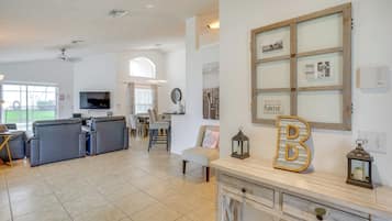 House (4 Bedrooms) | Interior