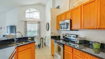 House (4 Bedrooms) | Interior