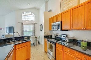 House (4 Bedrooms) | Interior