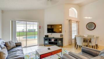 House (4 Bedrooms) | Interior