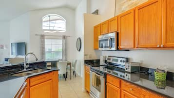 House (4 Bedrooms) | Interior