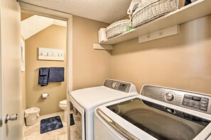 Apartment (2 Bedrooms) | Interior - Destin Townhome With Beach Access & 2 Pools! (Destin)