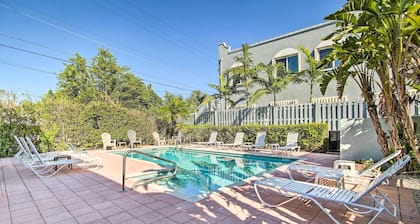 Idyllic Apt w/ Pool Access - Walk to Beach!