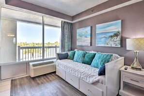 Interior - Community Perks! Dreamy Daytona Studio (Daytona Beach)