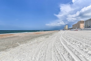 Interior - Community Perks! Dreamy Daytona Studio (Daytona Beach)