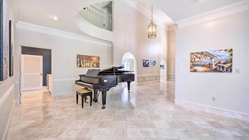 Villa (4 Bedrooms) | Interior