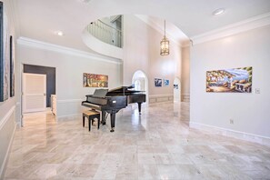 Villa (4 Bedrooms) | Interior - Lanai & Pool: Elegant Villa in Winter Haven! (Winter Haven)