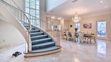 Villa (4 Bedrooms) | Interior