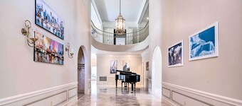 Lanai & Pool: Elegant Villa in Winter Haven!