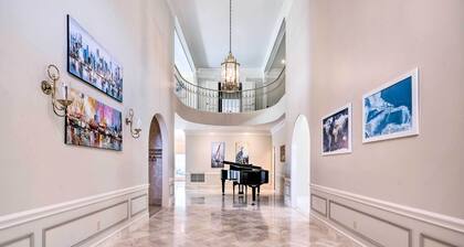 Lanai & Pool: Elegant Villa in Winter Haven!