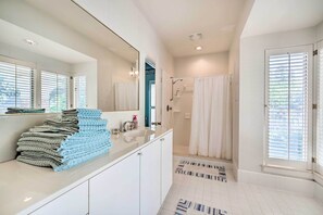 Interior - Lanai & Pool: Elegant Villa in Winter Haven! (Winter Haven)