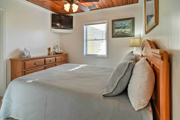 Steps To Beach, Cabana: Indian Shores Cottage - Indian Rocks Beach, FL