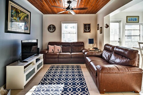 Steps to Beach, Cabana: Indian Shores Cottage