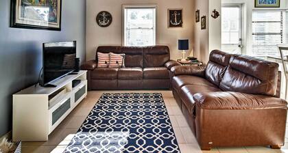 Steps to Beach, Cabana: Indian Shores Cottage