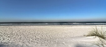 Steps to Beach, Cabana: Indian Shores Cottage