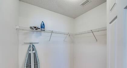 Deltona Retreat w/ Yard + Grill: Pets Welcome!