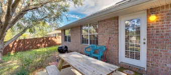 Deltona Retreat w/ Yard + Grill: Pets Welcome!