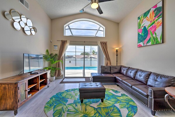 TV - Davenport Villa w/ Pool ~ 10 Mi to Disney! (Davenport)