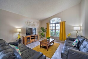 TV - Davenport Villa w/ Pool ~ 10 Mi to Disney! (Davenport)