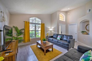 TV - Davenport Villa w/ Pool ~ 10 Mi to Disney! (Davenport)