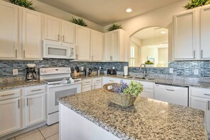 Villa (6 Bedrooms) | Interior - Davenport Villa in Golf Resort, 14 Mi to Disney! (Davenport)