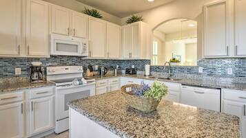 Villa (6 Bedrooms) | Interior