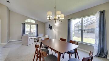 House (4 Bedrooms) | Interior