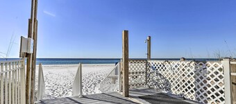 High-rise Destin Condo w/ Balcony + Pool View