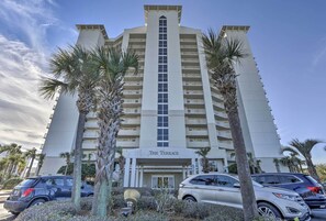 Apartment (2 Bedrooms) | Interior - High-rise Destin Condo w/ Balcony + Pool View (Destin)