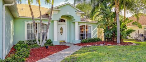 House (4 Bedrooms) | Front of property