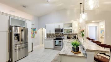 House (4 Bedrooms) | Interior